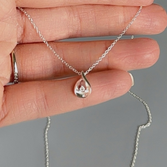 Sterling Silver Classic Solitaire Tear Drop Pendant Necklace - Picture 3 of 9